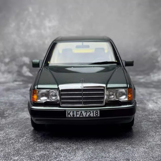 Norev 1:18 Meerceders-Benz W124 230 E Gece Yeşili Norev 1:18 Meerceders-Benz W124 230 E Gece Yeşili