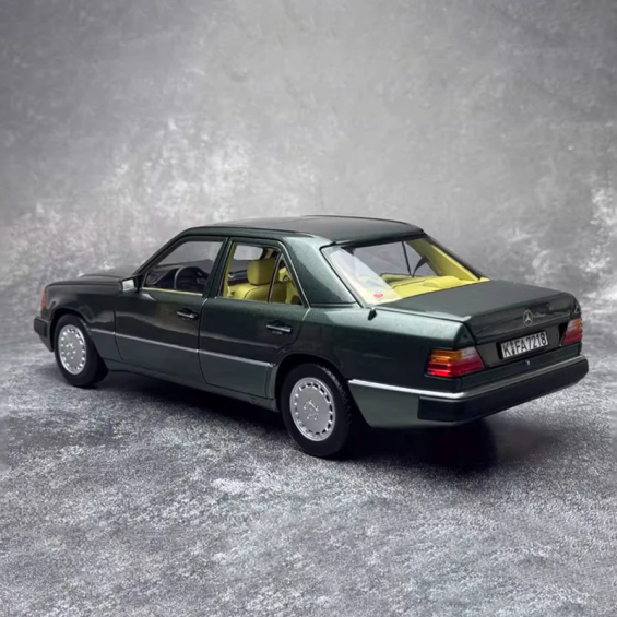 Norev 1:18 Meerceders-Benz W124 230 E Gece Yeşili Norev 1:18 Meerceders-Benz W124 230 E Gece Yeşili