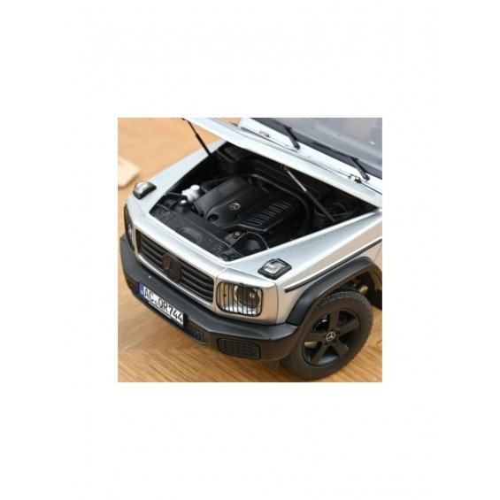 Mercedes-Benz G Class (W463) – Iridium Silver – 2024 | 1/18 | Norev