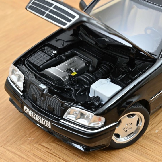 Mercedes-Benz C36 AMG (W202) 1993 – Obsidyen Siyah Metalik | 1/18