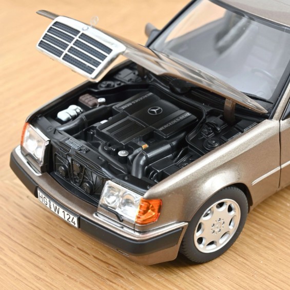 Mercedes-Benz 500 E W124 1990 | 1/18 | Norev Mercedes-Benz 500 E W124 1990 | 1/18 | Norev