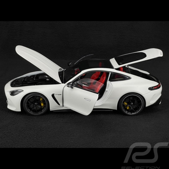 Mercedes-AMG GT 63 4MATIC – Opalite White Magno | 1/18 | NZG