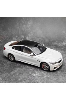 BMW M4 F82 | 1/18 | Paragon