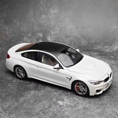 BMW M4 F82 | 1/18 | Paragon