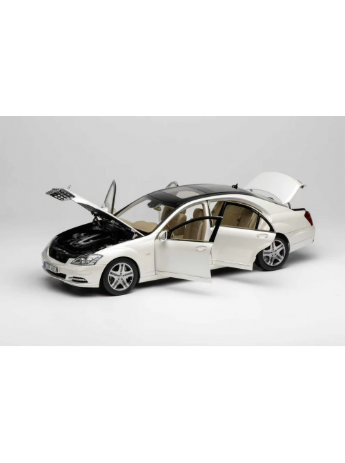 Mercedes-Benz S600L W221 with Extra Engine | 1/18 | Motorhelix