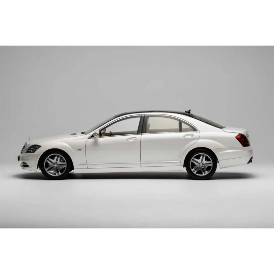 Mercedes-Benz S600L W221 with Extra Engine | 1/18 | Motorhelix