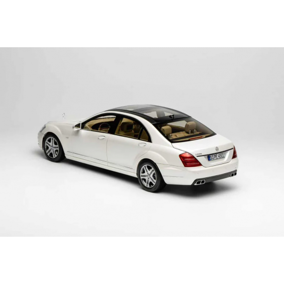 Mercedes-Benz S600L W221 with Extra Engine | 1/18 | Motorhelix