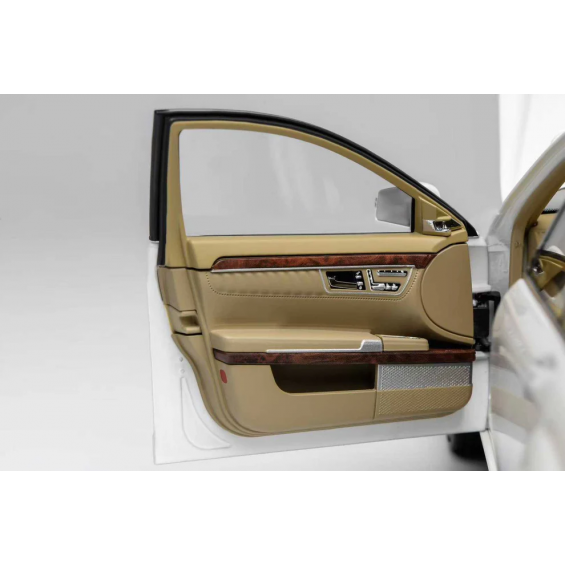 Mercedes-Benz S600L W221 with Extra Engine | 1/18 | Motorhelix