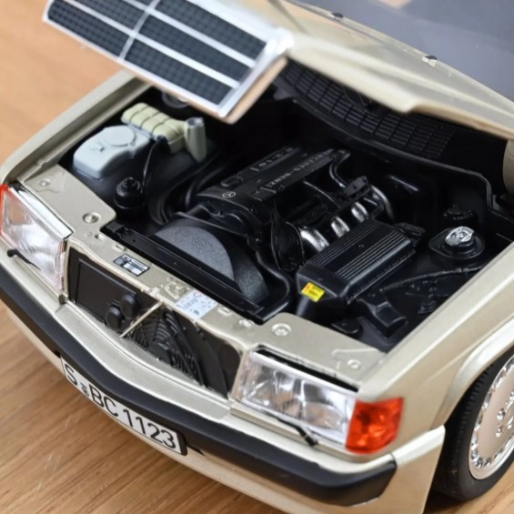 1:18 Norev 1984 Mercedes Benz 190E 2.3-16 W201 - Smoke Silver